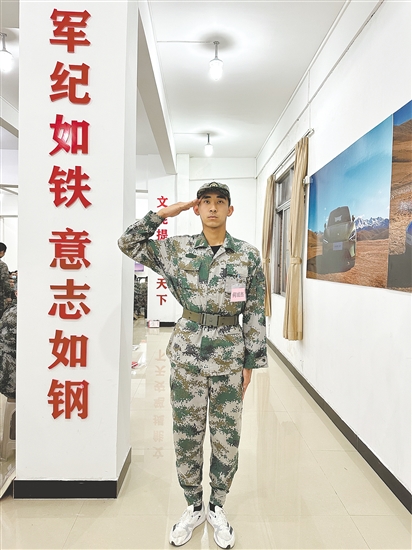 蓬江区应征青年何城杰