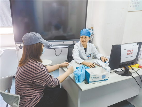 春季皮肤过敏高发,应及时做好防护。 春季皮肤过敏高发,应及时做好防护。