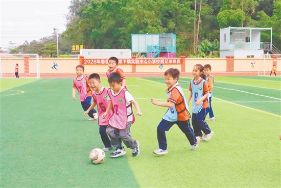 棠下实小开展校园足球联赛。