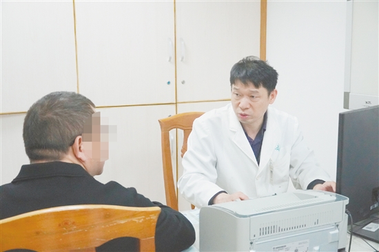 胃肠外科周末门诊十分忙碌。