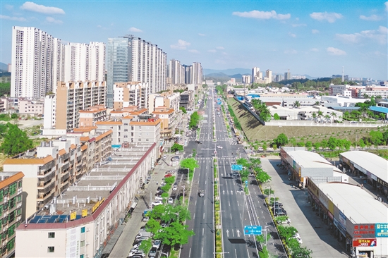 鹤山市2026年为鹤城镇安排8965万元用于典型镇、示范村建设，推进村镇规划提升、风貌塑造。