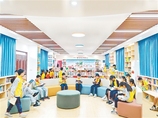 黄冲小学打造温馨舒适的阅读空间，书香校园建设有成效。