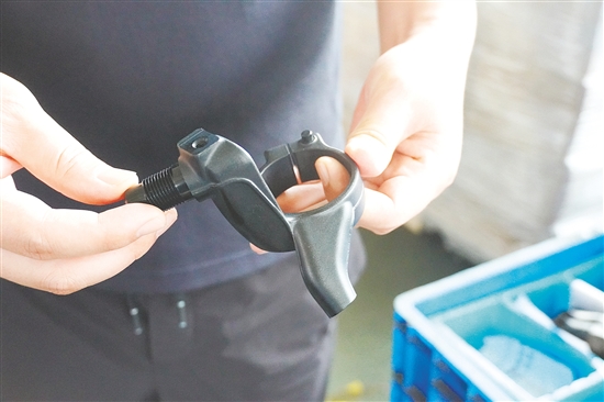 江门速可众为张雪机车提供的铝合金锻造零件。 江门速可众为张雪机车提供的铝合金锻造零件。