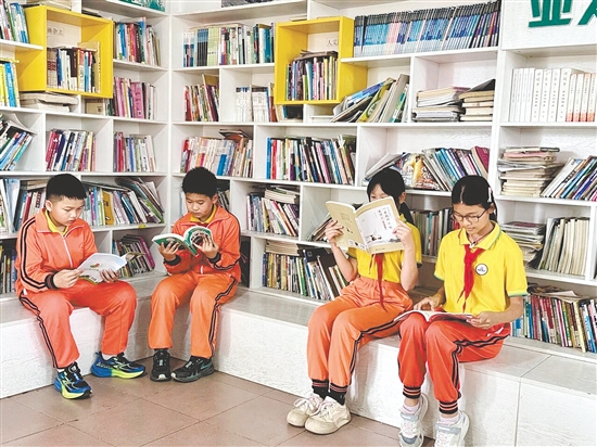 这批图书为该校师生带来了宝贵的精神财富。