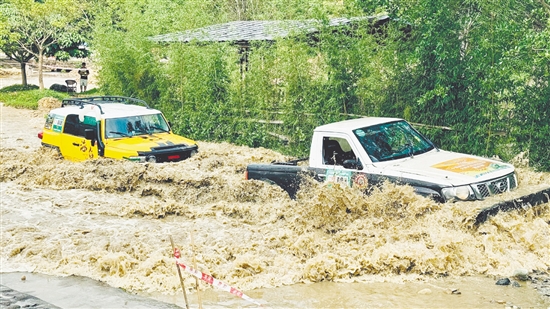 本次赛事将赛道设置在乡村自然环境中，全长约6.8公里的赛道，串联起平地、泥地、丛林及浅滩水域等多种地形。