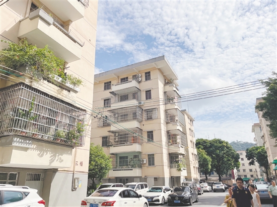 恩城街道西门社区完成了外墙、路面、公园等一系列改造，造福广大居民。