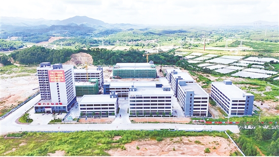万洋罗坑智能制造产业园打造集生产制造、科技研发、金融服务和智慧园区管理于一体的产业集聚平台。