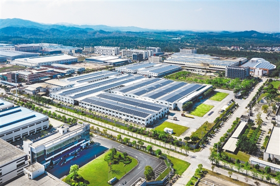 在园区基础设施升级方面，四九镇坚持“存量提升+增量拓展”双轮驱动。图为长龙工业区。