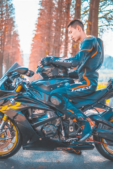 张雪机车（江门旗舰店）店主黄锐