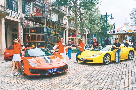 车手们在赤坎华侨古镇感受百年古埠魅力，领略世遗风采。