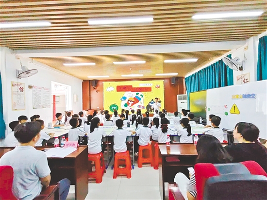 澄江小学教师执教融合教育示范课。