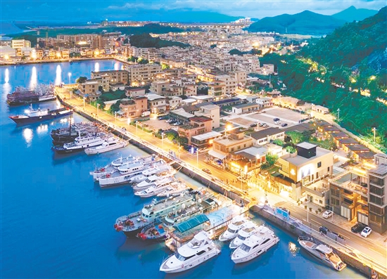 崖门渔港夜景。