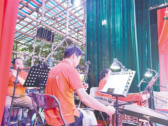 台山市粤剧团加大粤剧创作和演出投入，每年创排新剧目、更新演出设备及服装道具。