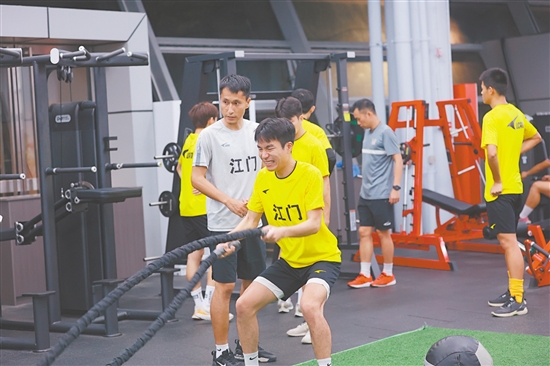 近段时间，江门队全体队员全力以赴，积极备战粤超。郭永乐