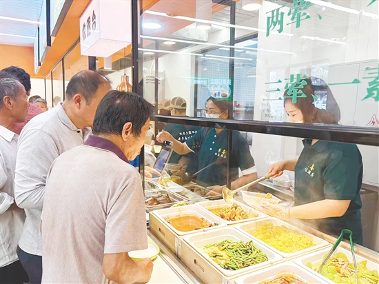 外海街道社区数字食堂菜品丰富。