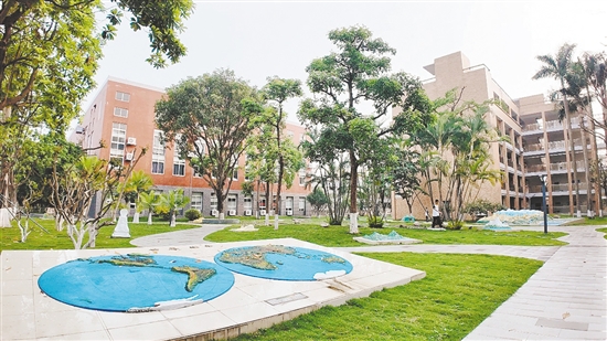 改造后的地理园成为学生课间好去处。