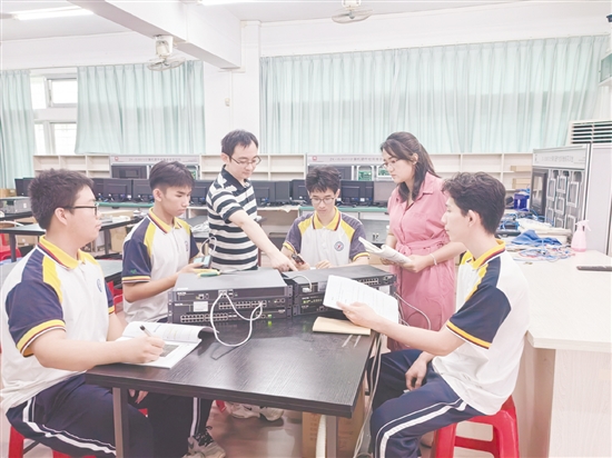 学校竞赛氛围十分浓厚。