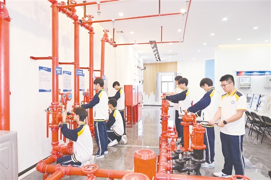工贸职校建成安全应急实践基地。