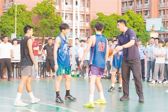 学校注重学生的多元发展。