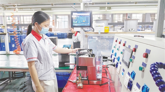 每一台机器下线前，都要经过严格的压力测试、漏水测试和萃取测试。