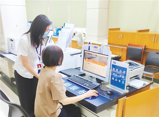 鹤山市行政服务中心大厅设有“高效办成一件事”专区。