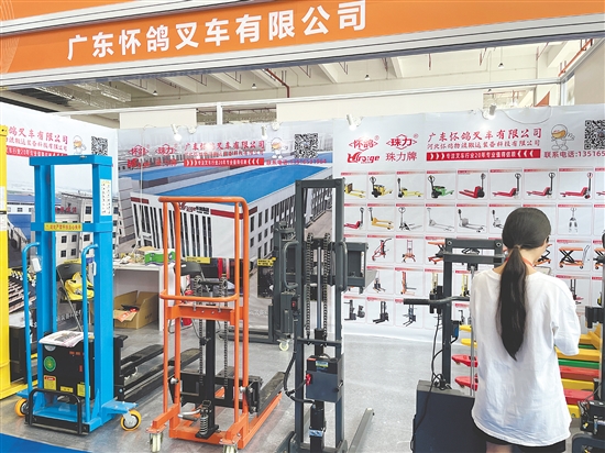 来自佛山的电声装备专用叉车厂家参加本次展览。
