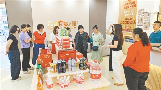 “金华妈妈”优品小店凭借丰富的商品种类、可靠的商品质量和暖心的服务，成为龙口镇又一重要便民服务阵地。