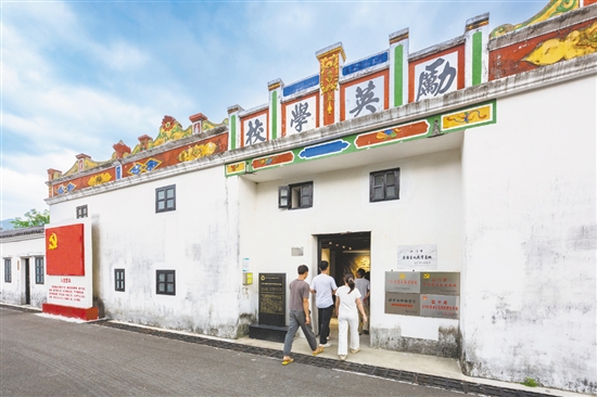 广东人民抗日解放军司令部驻地旧址是县级文物保护单位、江门市爱国主义教育基地。 广东人民抗日解放军司令部驻地旧址是县级文物保护单位、江门市爱国主义教育基地。