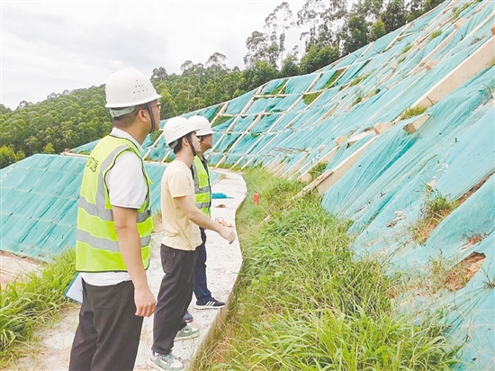 经过数月有序施工，目前大江镇大巷村渡头新区马山脚地质灾害隐患点边坡防护治理工程建设已基本完工。
