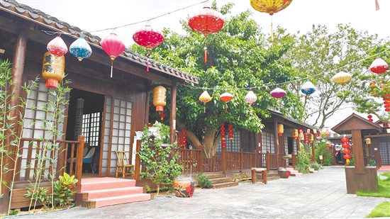 “古韵树庐”民宿由闲置乡村校舍改造，凭借独特的宋韵古风特色迅速“出圈”。