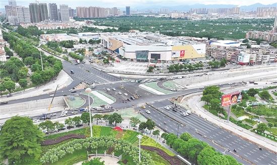 国道G240新会大道段启超隧道上方南北互通道路试通行。