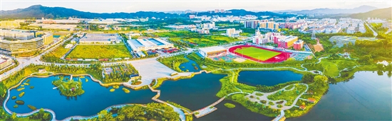 江门开平产业园区抢抓机遇，以翠山湖产业园为核心，整合三埠、长沙、月山、水口等镇（街）资源，形成总规划面积超26平方公里的发展新格局。