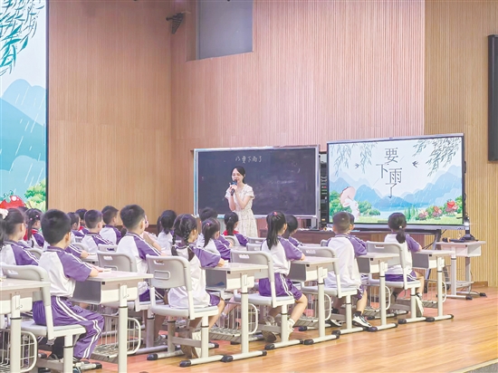新会华侨实验小学开展语文青年教师课堂教学比赛，尽显青年教师风采。