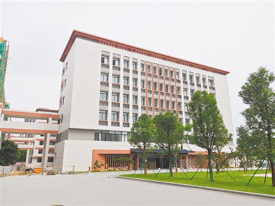 梁启超纪念中学实验校区新建教学楼、宿舍楼即将正式投入使用。