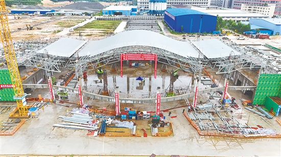 鹤山西站是珠肇高铁首座完成主体封顶的新建高铁站房。