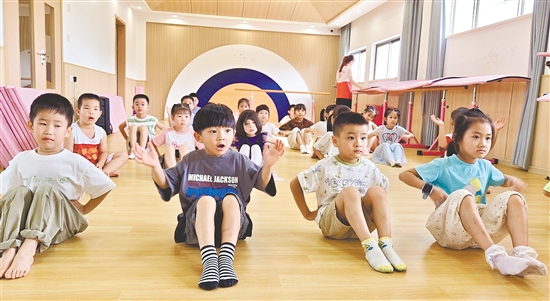 活动为中小学生提供优质暑期教育托管。 活动为中小学生提供优质暑期教育托管。