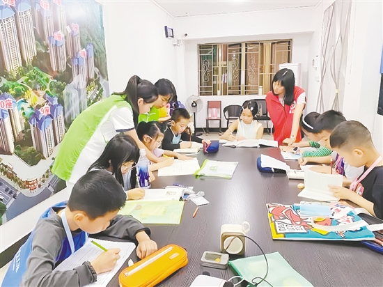 南湖湾小区的“周六学堂”精准满足居民需求。