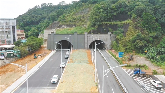 鹅公山隧道左洞主体工程基本完工，后续作业正在陆续推进。