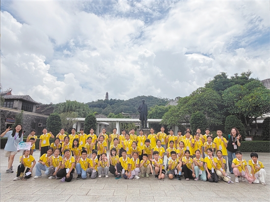 佛山桂城江之韵少年合唱团前往梁启超故居研学。张浩洋