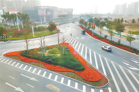 台山对19个高速出入口、2个枢纽互通、3个服务区实施系统性绿化升级。 台山对19个高速出入口、2个枢纽互通、3个服务区实施系统性绿化升级。