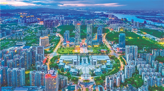 环五邑华侨广场商圈全力冲刺全市首个百亿级商圈。陈立武