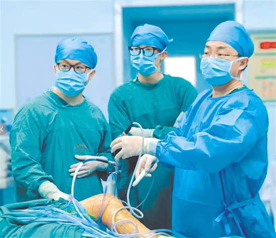 “中医+微创”助力运动损伤康复。 “中医+微创”助力运动损伤康复。
