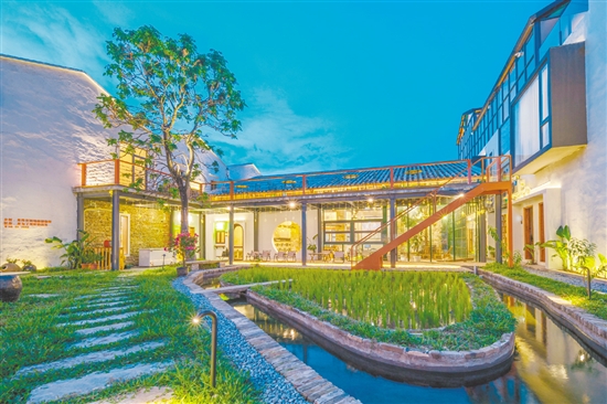 原供销社建筑从闲置荒废到重焕生机,蝶变为“乡遇”民宿。 原供销社建筑从闲置荒废到重焕生机,蝶变为“乡遇”民宿。