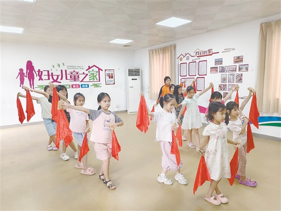 “鹤娃学堂”课程设置兼顾学业提升与文化浸润，内容丰富，贴近少年儿童兴趣。