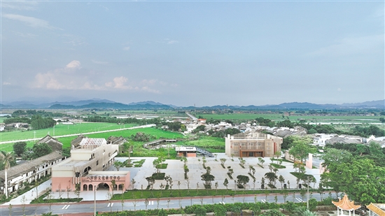 闲置多年的东陵学校改造成台山市华侨华人经济文化交流服务基地。