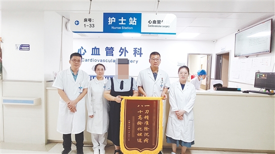 患者家属送来锦旗。
