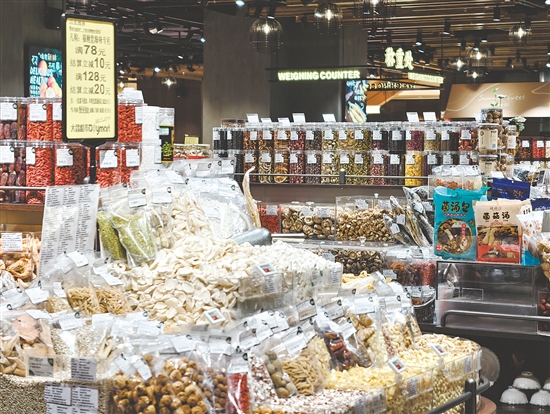 大昌超市专门打造大规模汤料专区，适配江门人煲汤养生习惯。