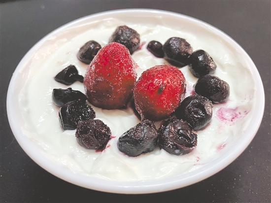 自制酸奶碗在网上走红。