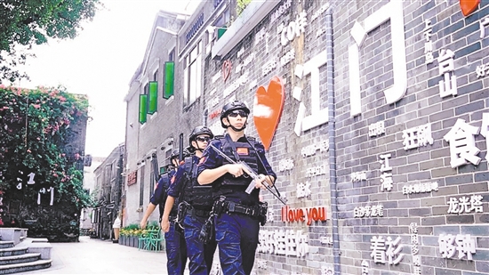 江门公安持续深化社会面巡防“强影行动”，强化重点部位巡逻防控。