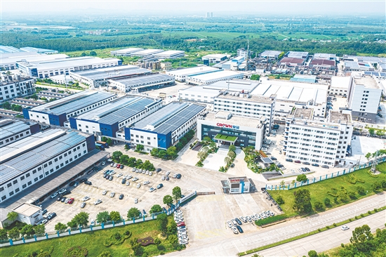 广东皇冠新材料科技有限公司研发生产工业级、电子级胶粘材料及功能性薄膜,2025年获评专精特新“小巨人”企业及入选广东制造业500强。 广东皇冠新材料科技有限公司研发生产工业级、电子级胶粘材料及功能性薄膜,2025年获评专精特新“小巨人”企业及入选广东制造业500强。